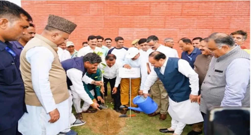 Union Minister of Health & Family Welfare and Chemicals & Fertilizers Shri Jagat Prakash Nadda, visits the All India Institute of Medical Science (AIIMS) Jammu today - 4