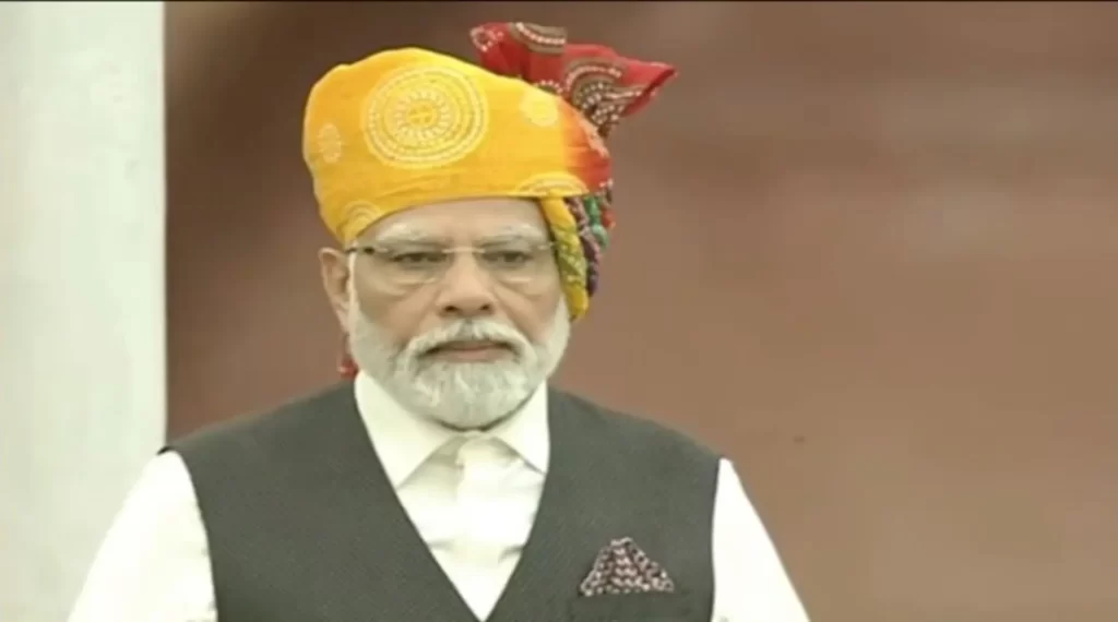 On the 77th Independence Day, Prime Minister appreciates nurses, doctors and others for their efforts for changing the fortune of the country