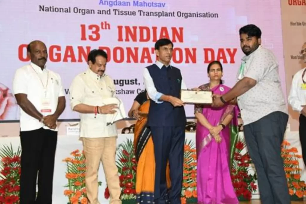 Dr. Mansukh Mandaviya delivers keynote address at the 13th Indian Organ Donation Day ceremony - 3