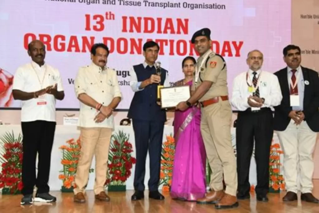 Dr. Mansukh Mandaviya delivers keynote address at the 13th Indian Organ Donation Day ceremony - 4