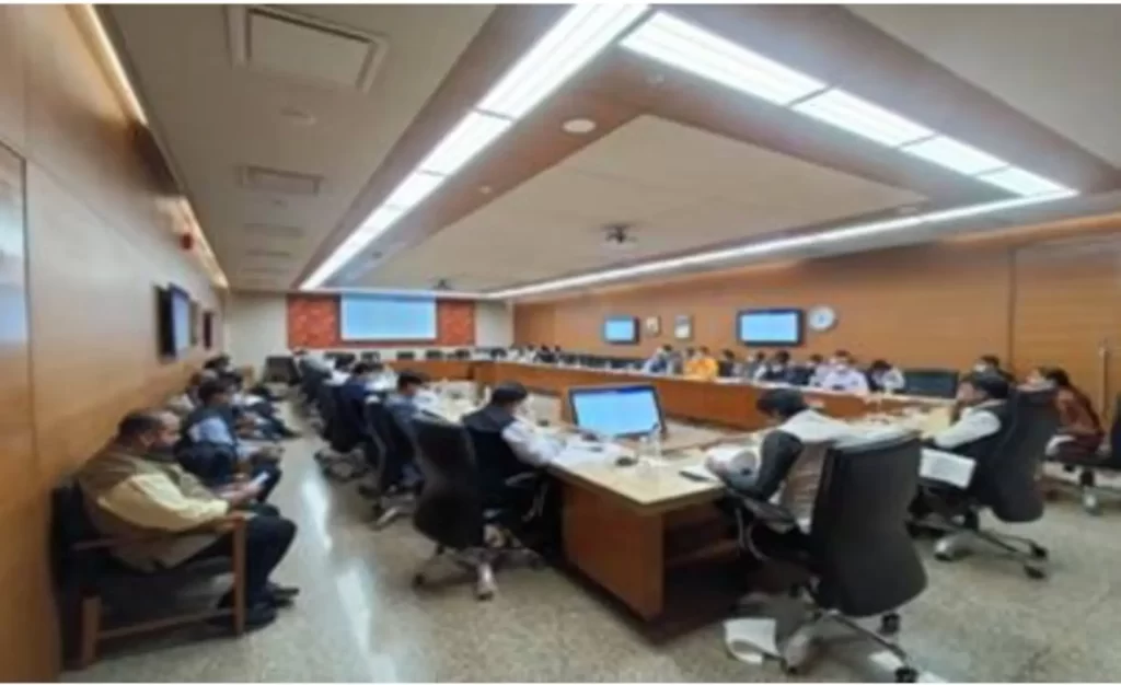 Dr. Mansukh Mandaviya reviews Public Health Preparedness to COVID19 and National COVID19 Vaccination Progress with States/UT