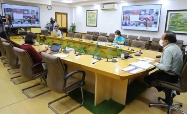 Dr. Harsh Vardhan reviews Public Health Response to COVID-19 and Progress of Vaccination with 8 States/UT