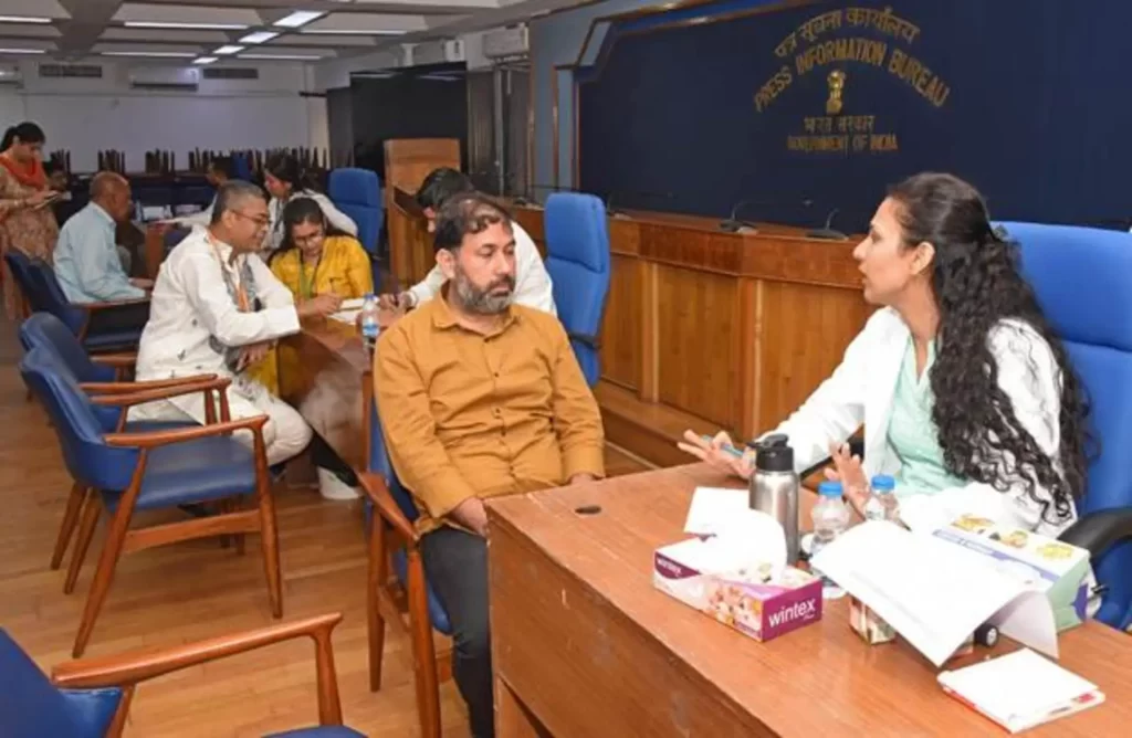 PIB Organizes Preventive Health Check-up and Consultation Camp for Safai Mitra and Officials in Collaboration with All India Institute of Ayurveda and Dr. Ram Manohar Lohia Hospital