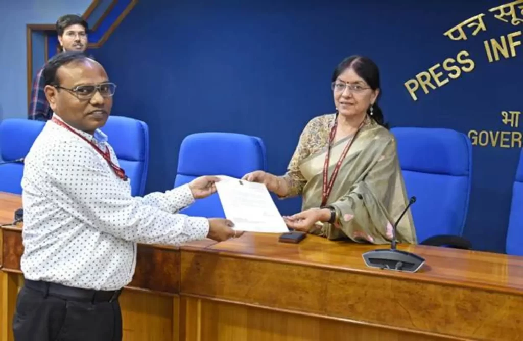 PIB Organizes Preventive Health Check-up and Consultation Camp for Safai Mitra and Officials in Collaboration with All India Institute of Ayurveda and Dr. Ram Manohar Lohia Hospital